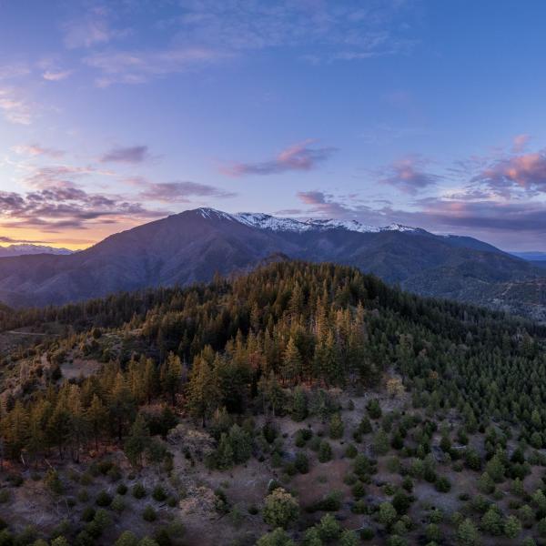 A picture of mountins.